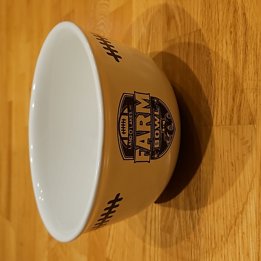 Land O Lakes Farm Bowl